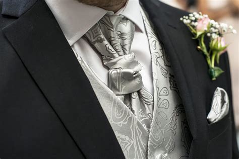 what is a wedding cravat